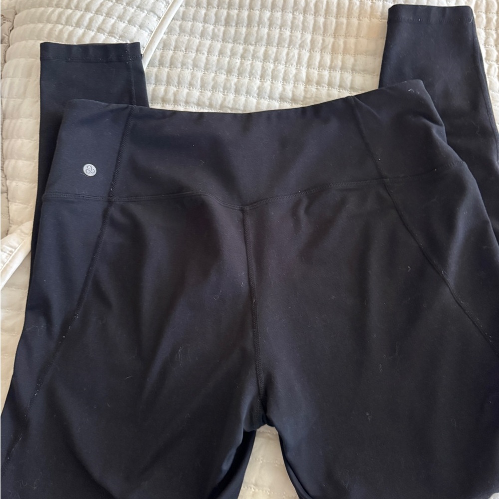 Black Leggings with Sleek Design and Comfortable Fit